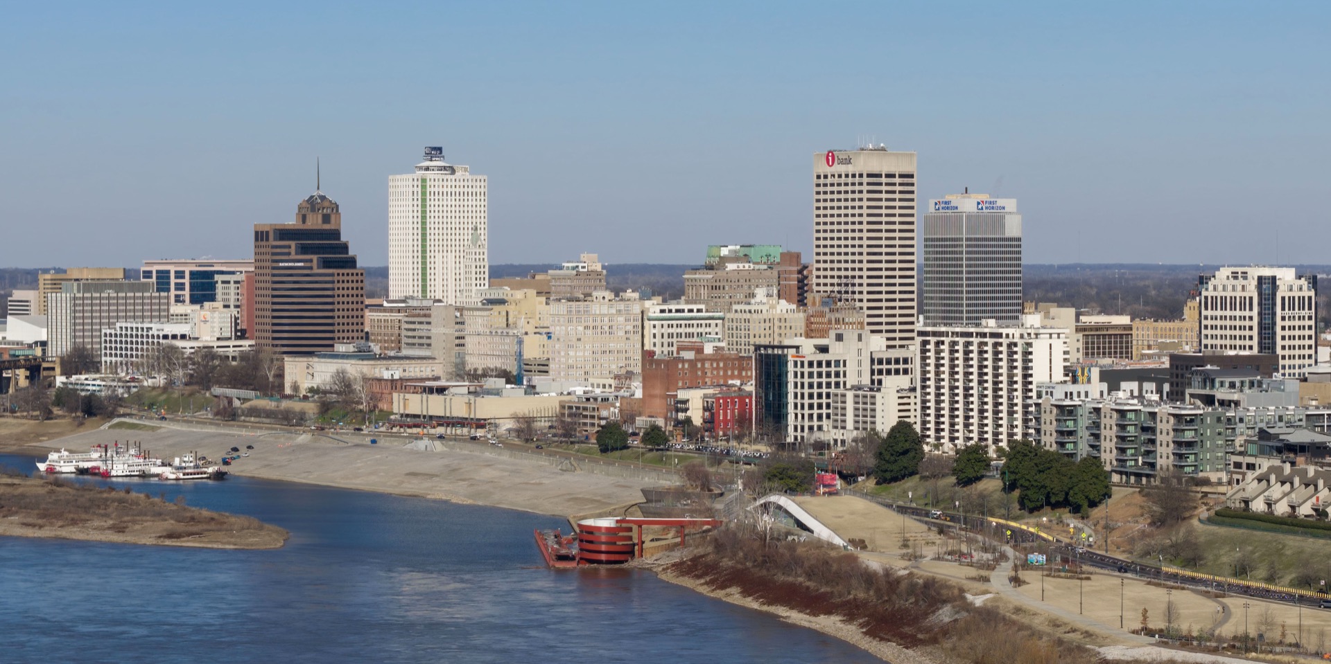 Memphis Tennessee skyline beside the Mississippi River